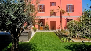 Exterior - Exclusive Family Vacation: High-Quality, Stylish Apartment in Milan, 10 Minutes from Gardaland (Venetien)
