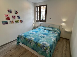 1 bedroom, iron/ironing board, Internet, bed sheets