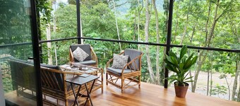 🌿 River Lodge — Your Jungle Hideaway in the Heart of Uvita. Walk everywhere!