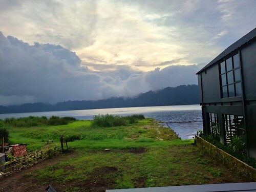 ARA Caravan Villa with Danau Buyan View