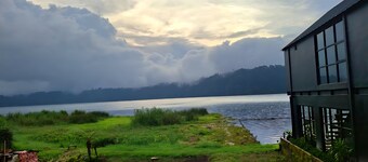 ARA Caravan Villa with Danau Buyan View