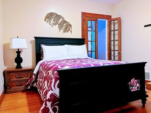 3 bedrooms, iron/ironing board, internet, bed sheets