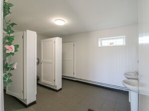 Shower - Bluebell Lodge (Battle)