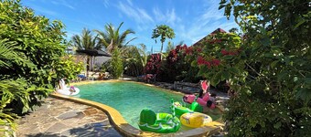Private Villa with pool & tropical garden. 8 minutes' drive to Paje beach.