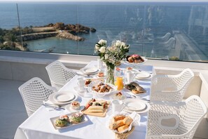 Outdoor dining - Beachfront Luxury House (Paphos)