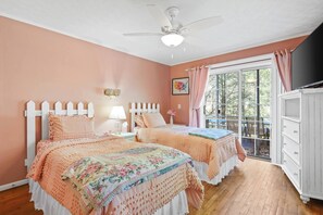 2 bedrooms, iron/ironing board, WiFi, bed sheets - Gorgeous View of Lake Nottely! (Blairsville)