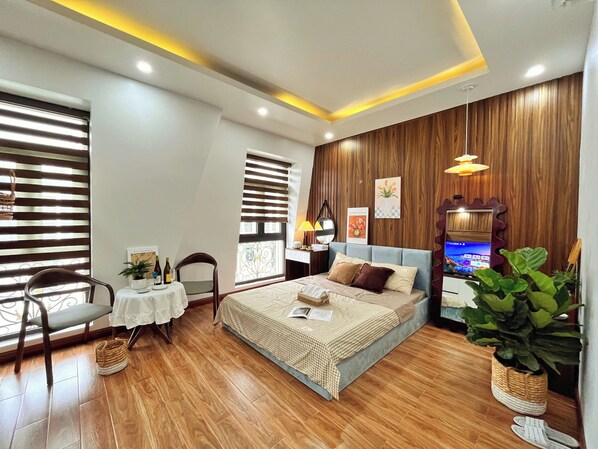Luxury Double Room, City View | Hypo-allergenic bedding, soundproofing, free WiFi, bed sheets