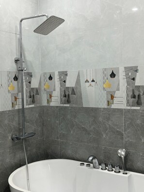 Luxury Double Room, City View | Bathroom