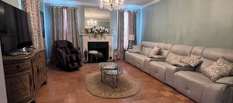 Private King Suite at Historic Governors Inn