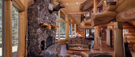 Ferienhütte, Mehrere Betten, Terrasse, Bergblick (Little Deschutes Wildlife Lodge) | Innenbereich