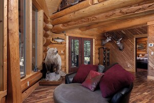 Cabin, Multiple Beds, Patio, Mountain View (Little Deschutes Wildlife Lodge) | Interior