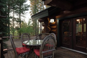 Cabin, Multiple Beds, Patio, Mountain View (Little Deschutes Wildlife Lodge) | Outdoor dining