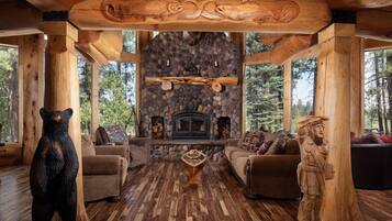 Cabin, Multiple Beds, Patio, Mountain View (Little Deschutes Wildlife Lodge) | Interior