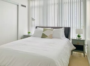 2 bedrooms, desk, iron/ironing board, WiFi