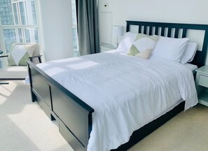 2 bedrooms, desk, iron/ironing board, WiFi