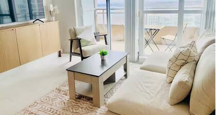 Lakeview 2B2B Modern Condo/FreeParking