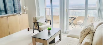 Lakeview 2B2B Modern Condo/FreeParking