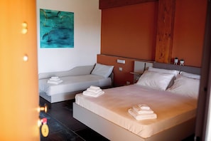 1 bedroom, in-room safe, free WiFi, bed sheets