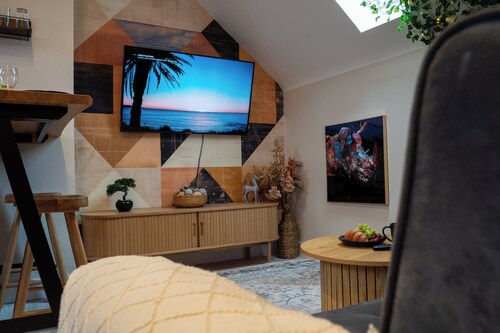 Upbeat Jungle Loft Apartment