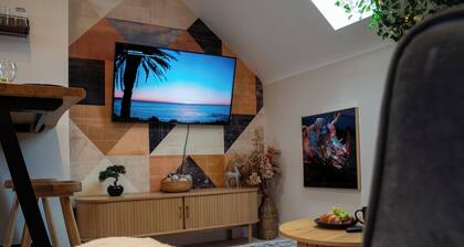 Upbeat Jungle Loft Apartment