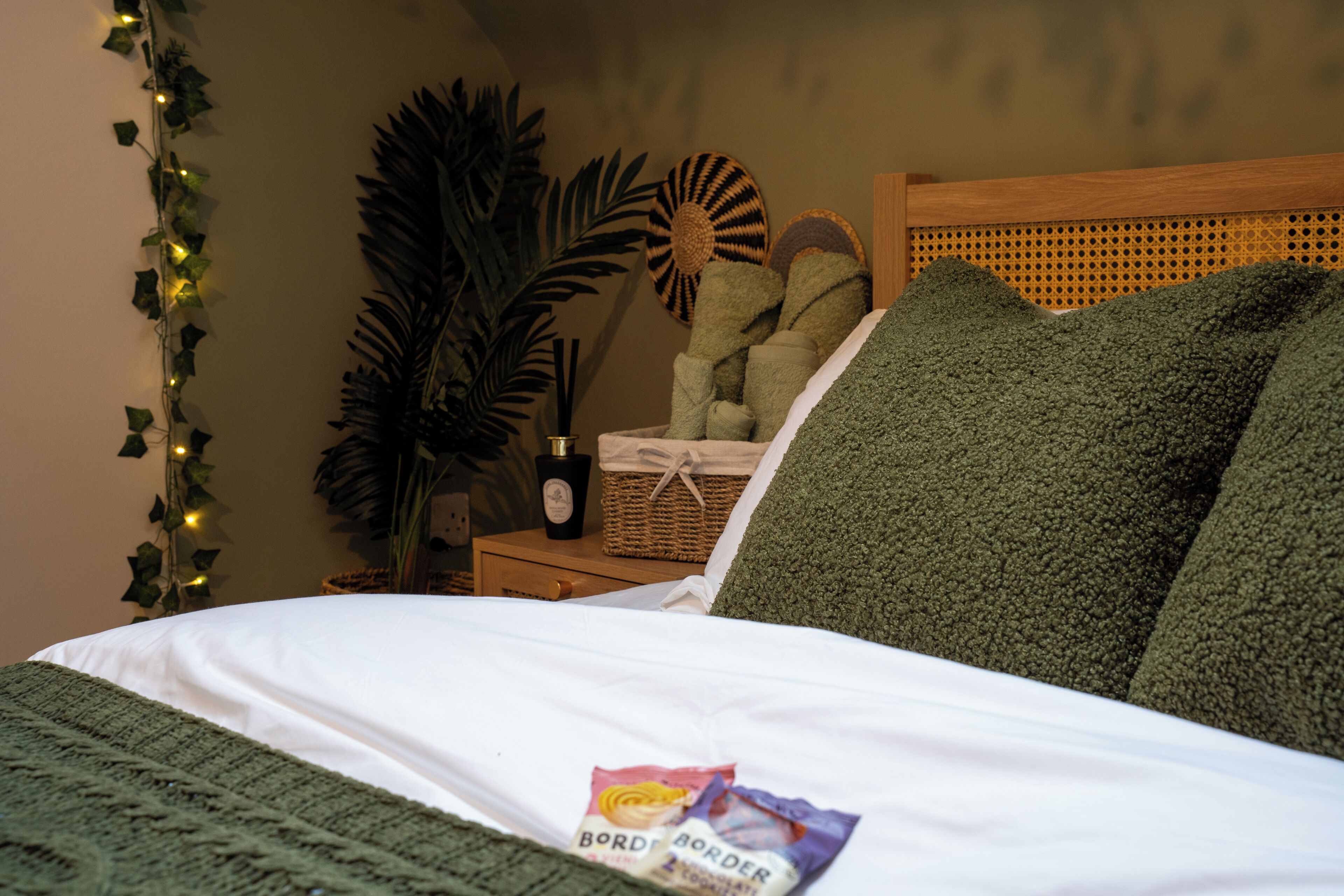 1 bedroom, iron/ironing board, internet, bed sheets