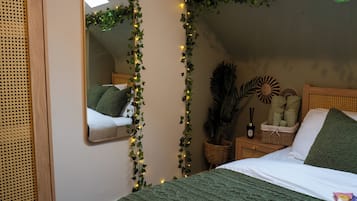 1 bedroom, iron/ironing board, internet, bed sheets