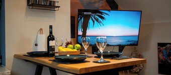 Upbeat Jungle Loft Apartment