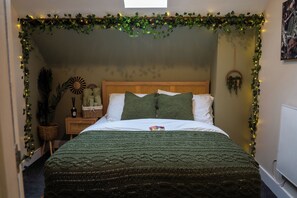 1 bedroom, iron/ironing board, internet, bed sheets