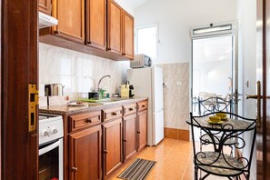 Frigorifero, microonde, forno, macchina per tè/caffè