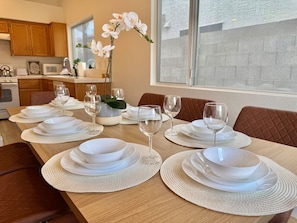 Dining - Modern 3 BD Pool and Jacuzzi (North Las Vegas)