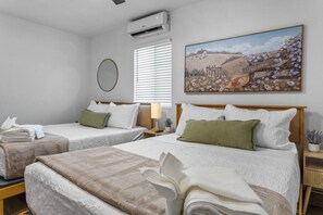 6 bedrooms, desk, iron/ironing board, travel cot
