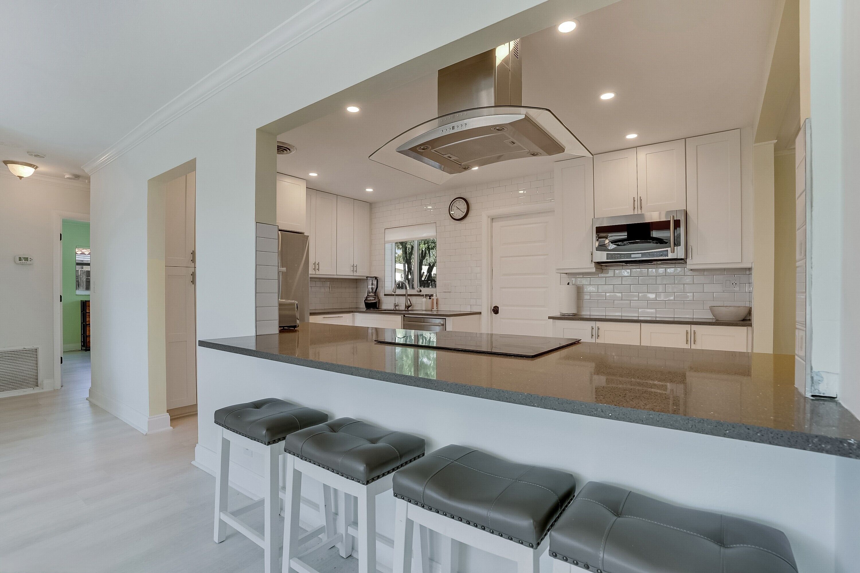 ثلاجة، ميكروويف، فرن، موقد طهي مسطح