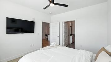 2 bedrooms, iron/ironing board, free WiFi, bed sheets