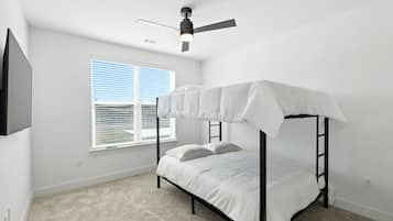 2 bedrooms, desk, iron/ironing board, free WiFi
