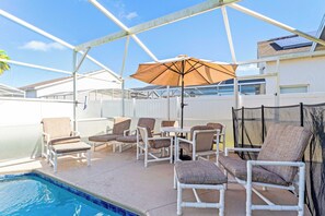 Outdoor pool - The Hampton Lakes Villa 11ppl (Davenport)