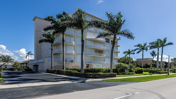 Unclassified image, 1 of 25, button