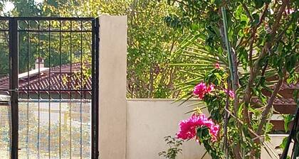 Nice studio with AC in charming Metamorfosi 5 minutes walk to the beach.