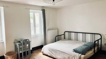 Ferros/tábuas de passar roupa, Wi-Fi, roupa de cama