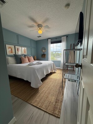 3 slaapkamers, een strijkplank/strijkijzer, wifi, beddengoed