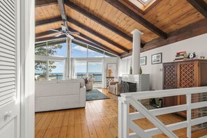 تلفزيون، كُتُب