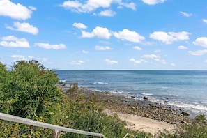 Sun-loungers - Take in the Ocean View & Breath the Salty Air (Plymouth)