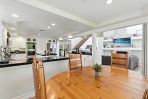 House (6 Bedrooms) | Interior