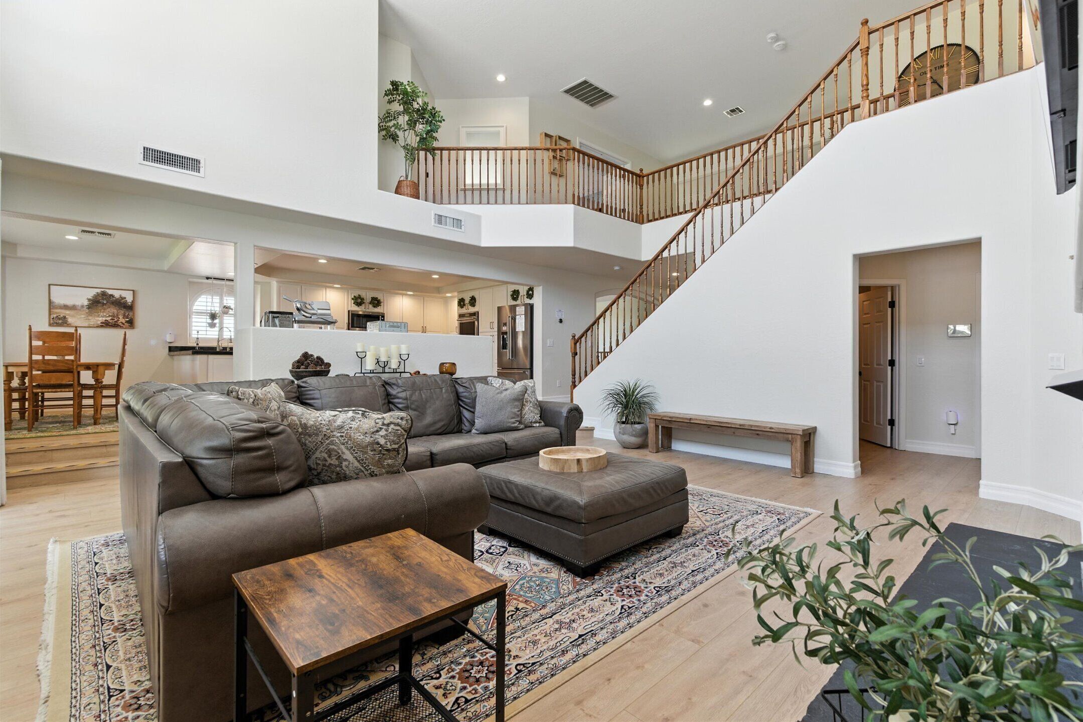 House (6 Bedrooms) | Interior