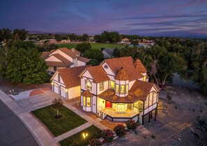 Exterior - Delta Grand Victorian - Amazing Views! Ping Pong and Cornhole! (Delta)