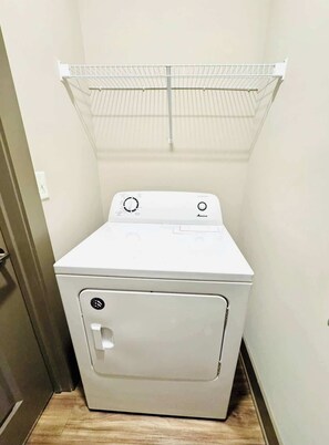 Interior - Near Disney, King Bed, Pet-Friendly Full Amenities (Winter Garden)