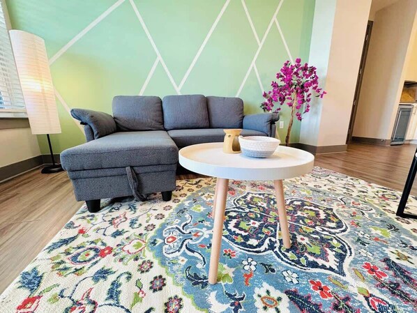 TV, offices - Near Disney, King Bed, Pet-Friendly Full Amenities (Winter Garden)