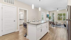 Interior - Modern King Suite, Resort Amenities & Pet-Friendly (Orlando)