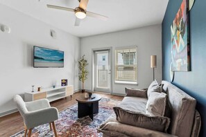 テレビ、書斎 / ワークスペース