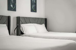 2 habitaciones, tabla de planchar con plancha, cuna de viaje y wifi 
