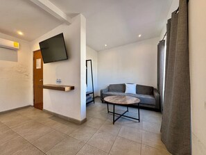 Superior Quadruple Room | Desk, laptop workspace, free WiFi - Casa Petri Hotel (Ensenada)